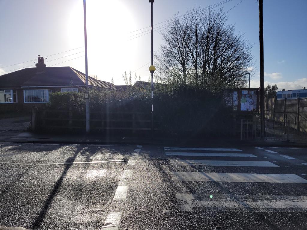 Lot: 43 - FREEHOLD PARCEL OF LAND - View of the land from the road side